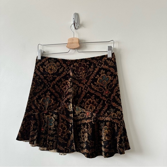 Urban Outfitters-Ecote Velvet Dark Floral Mini Skirt (Size:Medium) - Picture 4 of 9